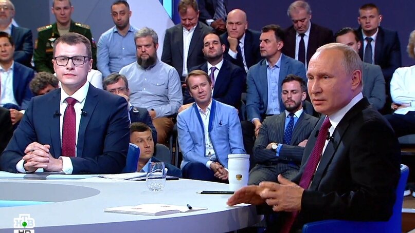 Фотография президента на прямой линии 20.06.2019, найденная в интернете.