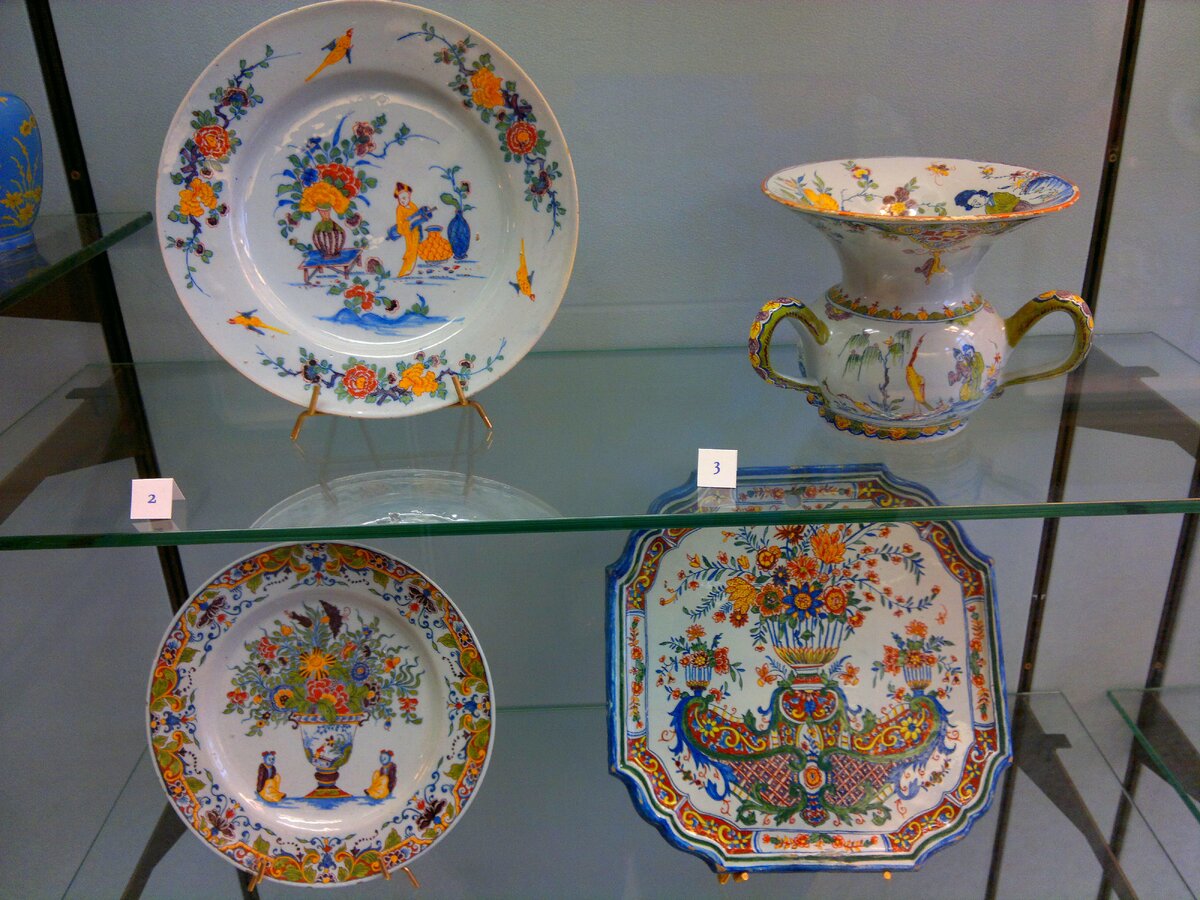 майоликовая кадка. дпи италии керамика майолика. майолика фаянс фарфор. майолика фаянс фарфор. майолика фаянс фарфор.