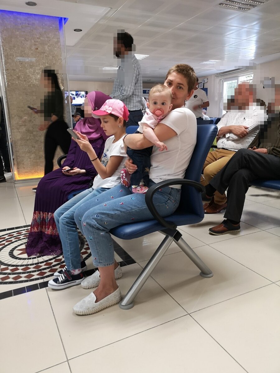 В кадастровой, сидим в ожидании... Фото из личного архива