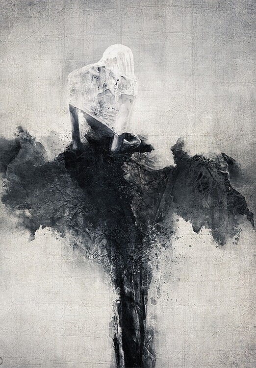 
С тобой могу я говорить.
С тобой могу и поделиться.
Наш разговор даёт остыть
Словам под тишью в небылицах.

Тебе я речи доверяю.
Тебе проблемы привожу.
Потом и их же забываю,
Когда я знаю и слежу

За честностью твоих ответов.
Ты пониманием излечишь,
Изводишь тени от запретов.
Ты неуверенность мою колечишь,

Из-за чего я духом при подъёме.
Возвышенный на край горы
Я ощутим, силен и наготове
Не спрыгнуть вниз - в объятье тьмы.

Под скрытой фазой разговора
Мы постоим, послушаем друг друга.
Откроемся по-малому укору,
Тем самым укротим мы вьюгу,

Бушующую в замкнутом сознании.
И речи редкие, в золоте навеса - 
Но, стало быть, и это понимаем.
Идём мы вместе из лабиринта-леса,

Что будет нам грозить немного
Плетением вопросов и сомнений;
Пустых вещей в объёме свода
Неважного потока дум да мнений.

С тобой могу слова дарить.
Тебе способен я доверить
Частицу горя и забыть.
Забыть, как горе мне измерить.



21/05/2019

