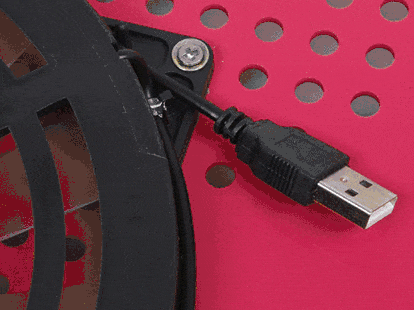 Охлаждает отлично. Вещь супер. Удобно.