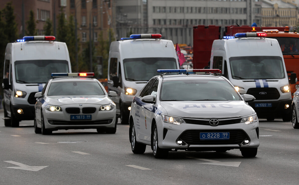 Машины гаи в москве. Автопарк ДПС В Москве. Автомобиль «полиция». Полицейские машины в Москве. Патрульная машина полиции.