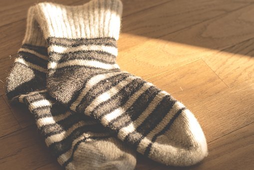 https://cdn.pixabay.com/photo/2016/12/14/11/34/socks-1906060__340.jpg