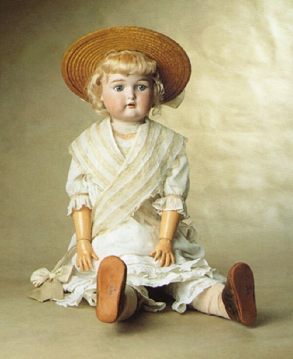 Кукла, производство Германия, Kämmer & Reinhardt.. Источник фото: https://ic.pics.livejournal.com/happydolls/16379589/248459/248459_original.jpg