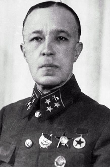 Д. М. Карбышев — выпускник Сибирского кадетского корпуса и потомственный дворянин.