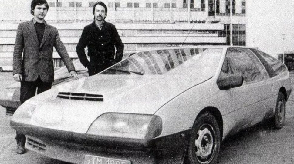 Лаура и её создатели.