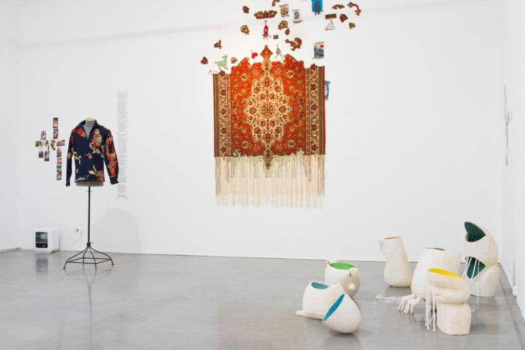 Выставка работ участников арт-резиденции Заря. Фото: пресс-служба арт-центра.