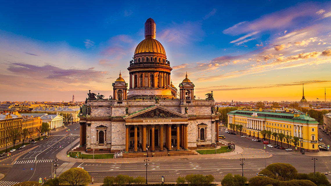 В период Великой Отечественной Войны на площади, перед собором, выращивали капусту