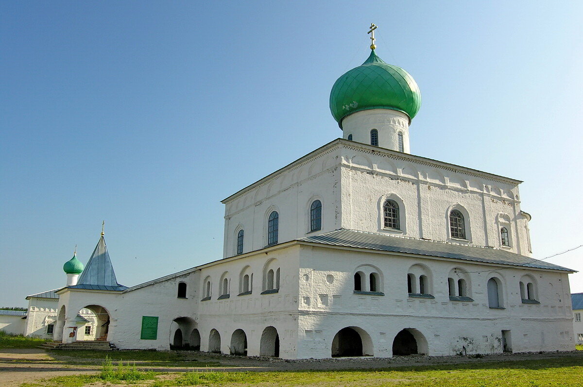 Храм Александра Свирского в Москве