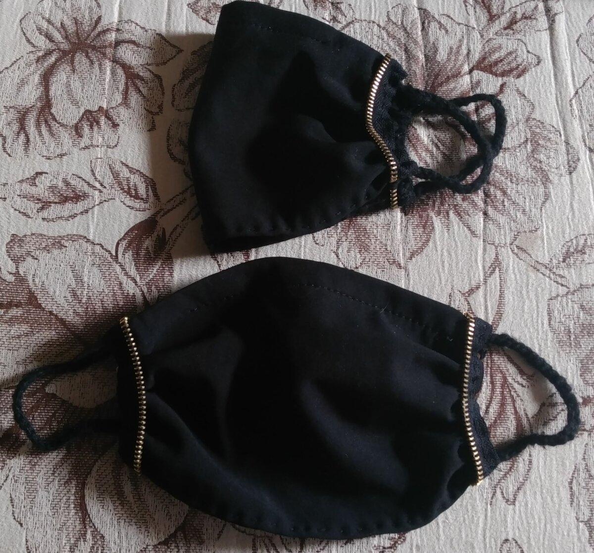 Такая маска делается довольно быстро.