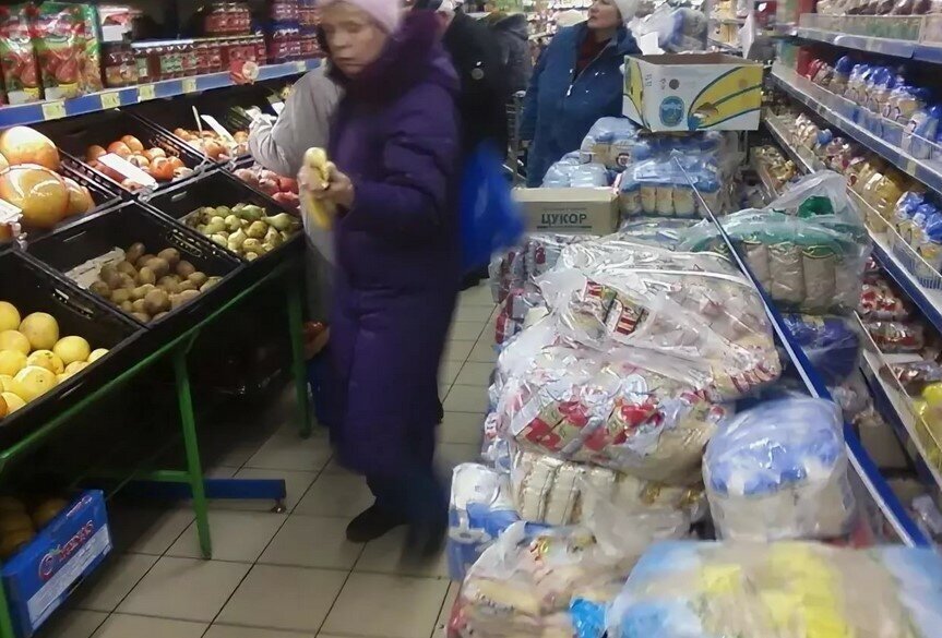 Пример узкого прохода в супермаркете