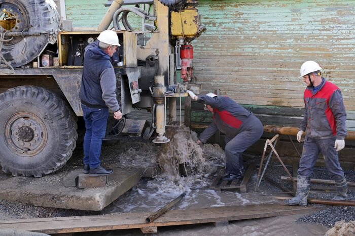 Пробурили скважину – получили самоизлив воды