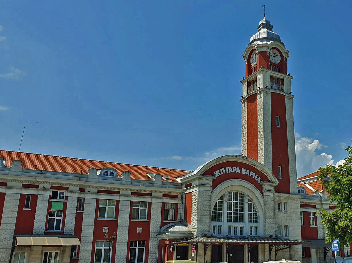 Болгария. Железнодорожный вокзал Варны