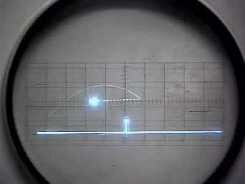 Между первой и второй игрой промежуточек большой. Сложно поверить, но вторая компьютерная игра вышла аж 1958 году. Целых 6 лет понадобилось миру, что узреть очередную революцию. Как и первая игра в мире, она была первой в классе. Так как это была многопользовательской. Конечно баталий на 64 человека как и в Баттлфилд ждать не стоит, но для двух людей самое то. Подробнее рассмотрим, что это за игра и кто ее создал. Отцом основателем мультиплеера считается Уильям Хигинботам. Ну на самом деле вы эту фамилию слышала в школе или университете, так как это один из основателей и изобретателей ядерной бомбы которую сбросили на Хиросиму. Да и сама игра появилась в Брукхейвенской национальной лаборатории. Где и собиралась ядерная бомба.Осенью в Брукхейвенской лаборатории проходили дни открытых дверей. Хигинботам, знал, что толпу посетителей-неспециалистов сложно заинтересовать фотографиями и другими статичными экспонатами. У него возникла идея создать электронную игру. На экране осциллографа с помощью вычислений АВМ, изображались в вертикальном разрезе теннисный корт с сеткой и движущийся мяч. Два игрока при помощи игрового пульта с paddle перебрасывали мяч через сетку. Ни игроки, ни ракетки на экране не изображались. «Tennis for Two» оказалась исключительно популярным экспонатом, однако Хигинботам в то время не осознал значимость своего изобретения, и поэтому не попытался запатентовать игру. И зря…
