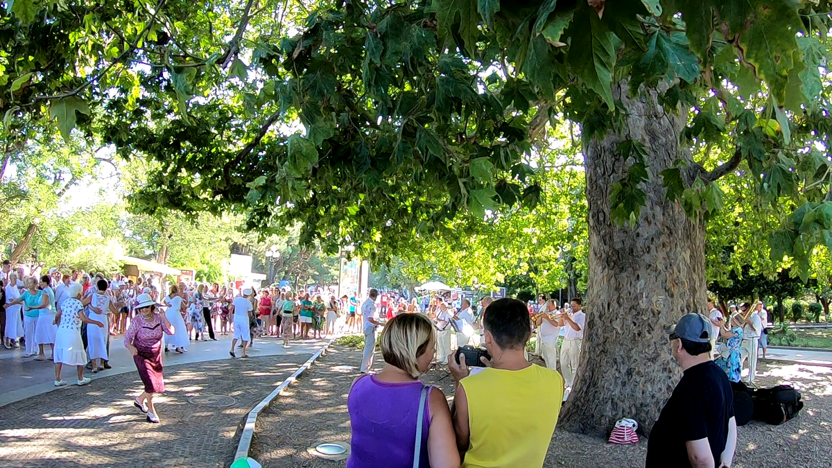 Танцы на набережной