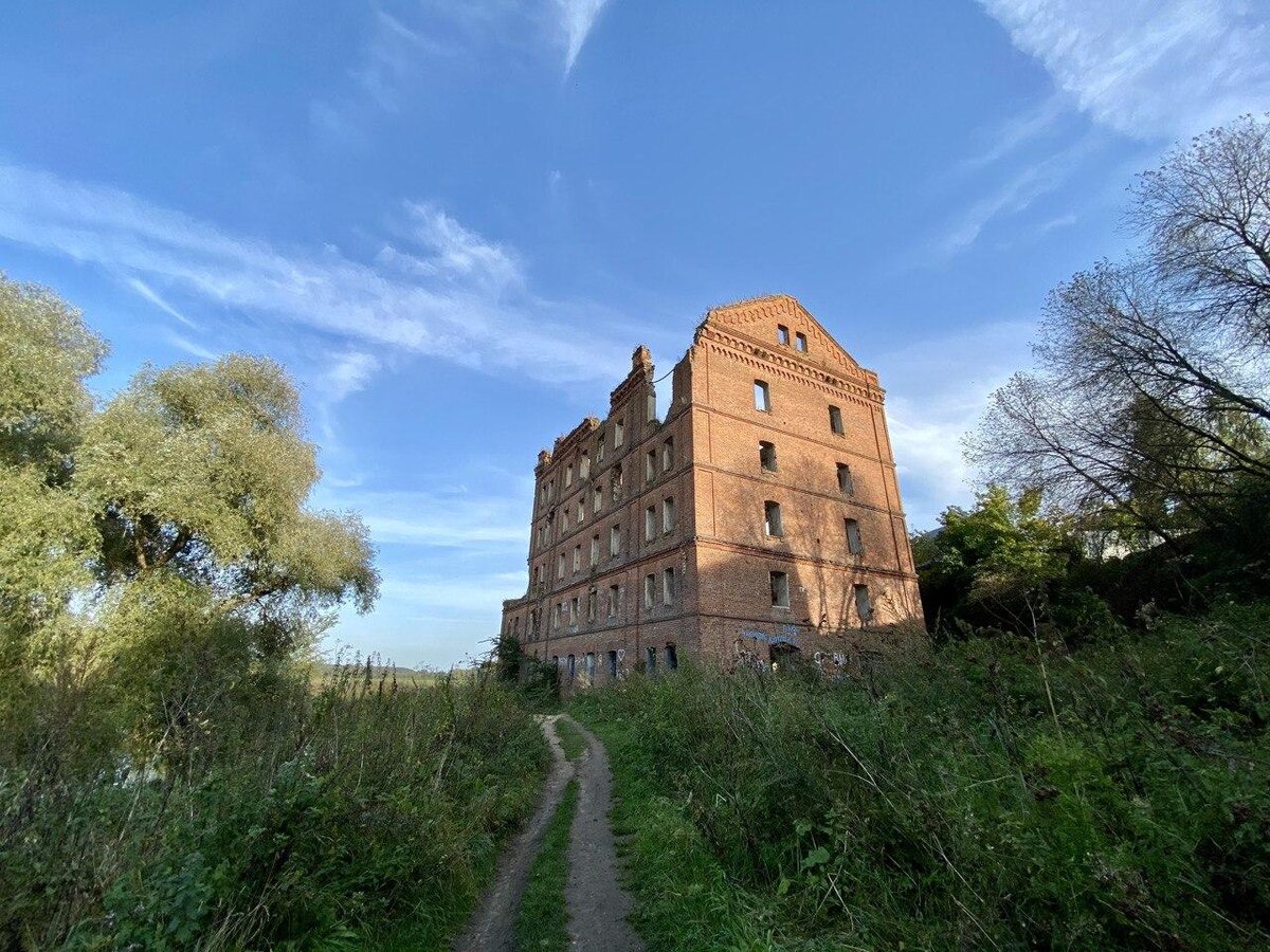 Чем ближе я подходила, тем громче шумела река.