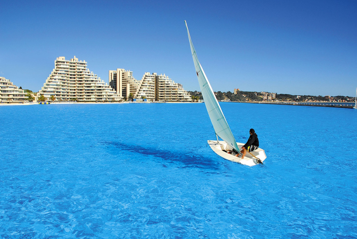 Самый большой и самый глубокий в мире бассейн