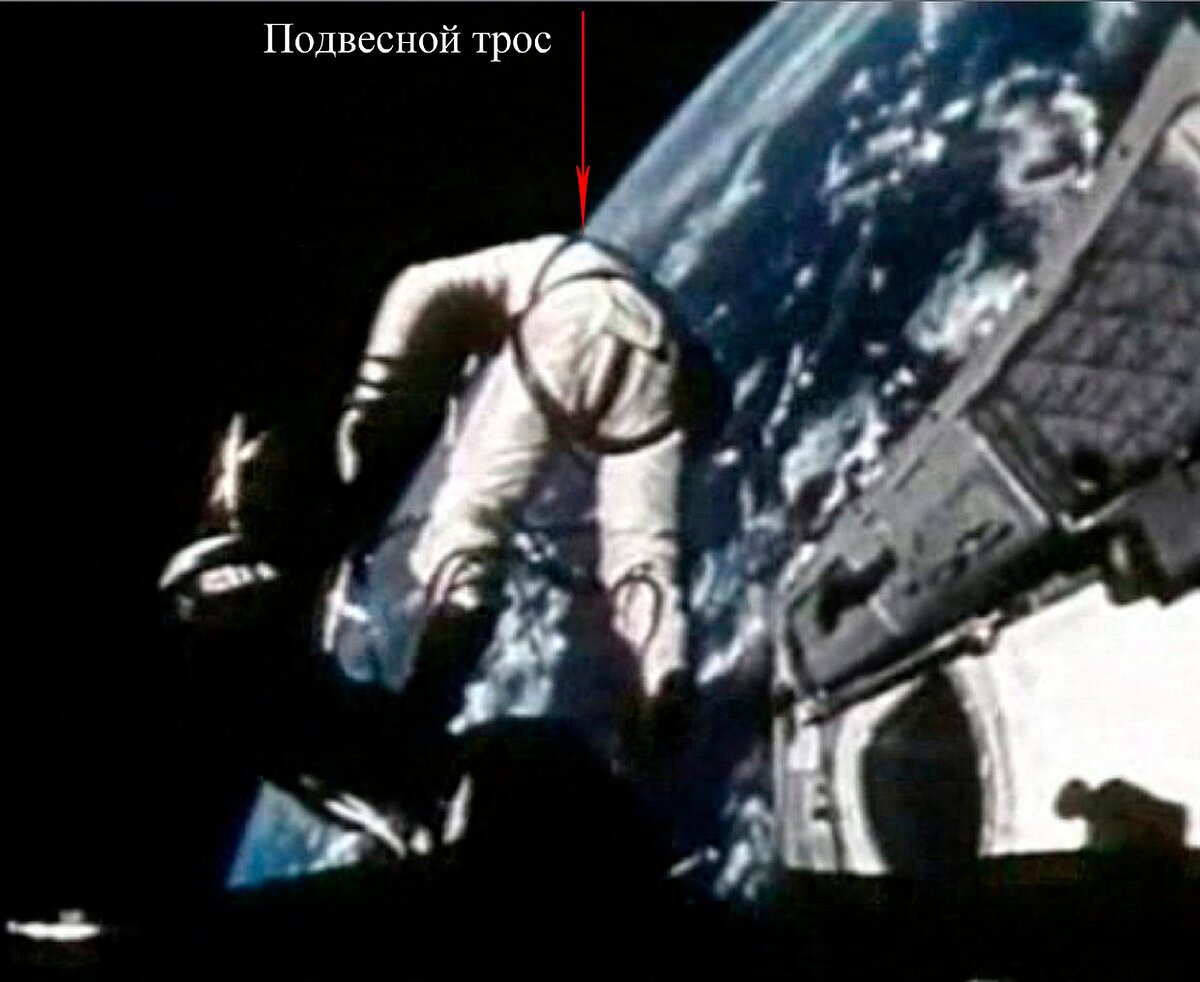 Фото 148 - "Астронавт Эдвард Уайт в открытом Космосе" (кадр из киноролика НАСА)