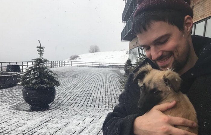 Данила Козловский со своим любимцем.