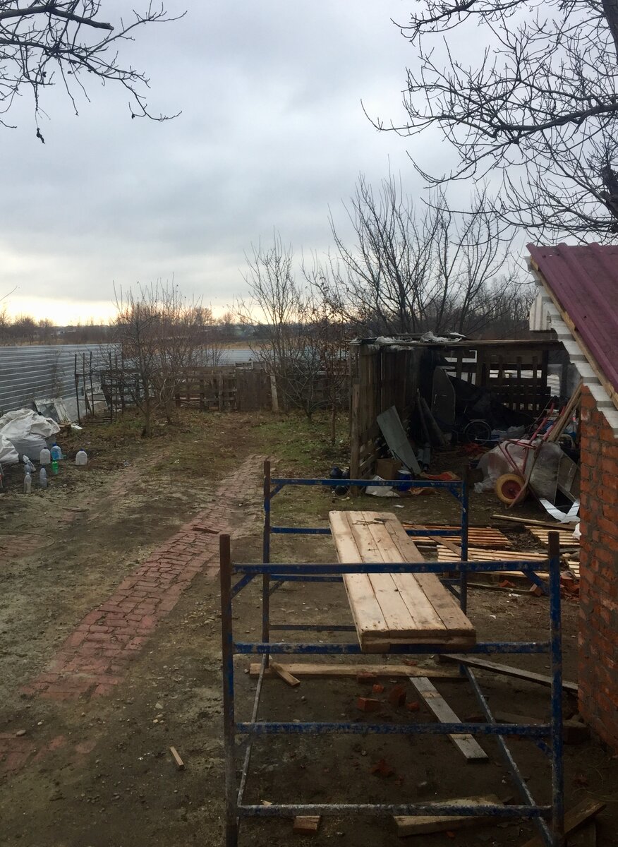 Вот так выглядел мой участок в самом начале ремонта. 