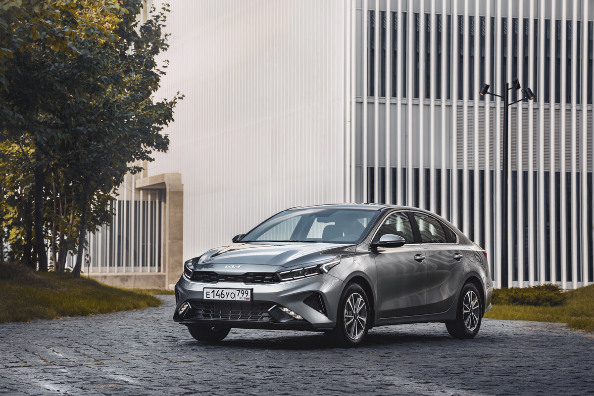 Kia Cerato удостоился первым получить новый логотип бренда