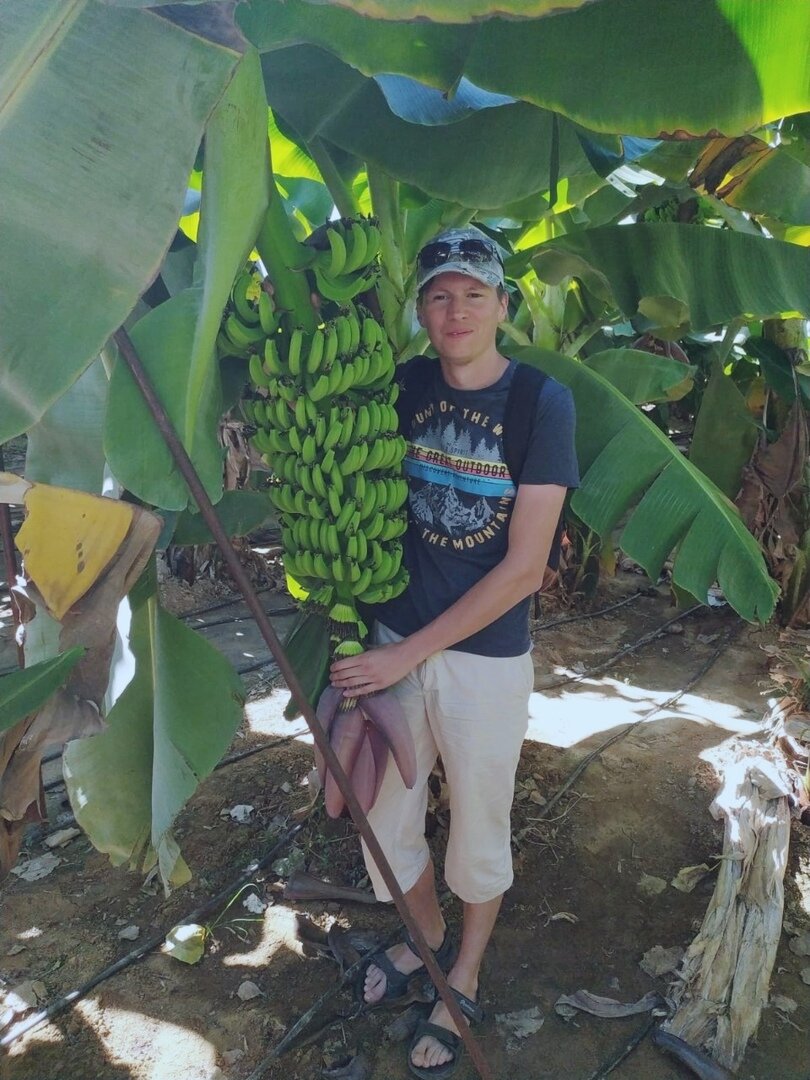 Я с гроздью бананов:)