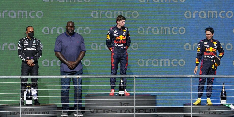 "Дядя Шакил, достань воробушка... Ладно, ладно, кубок хотя бы отдай уже". Церемония награждения на Гран-при США, 2021