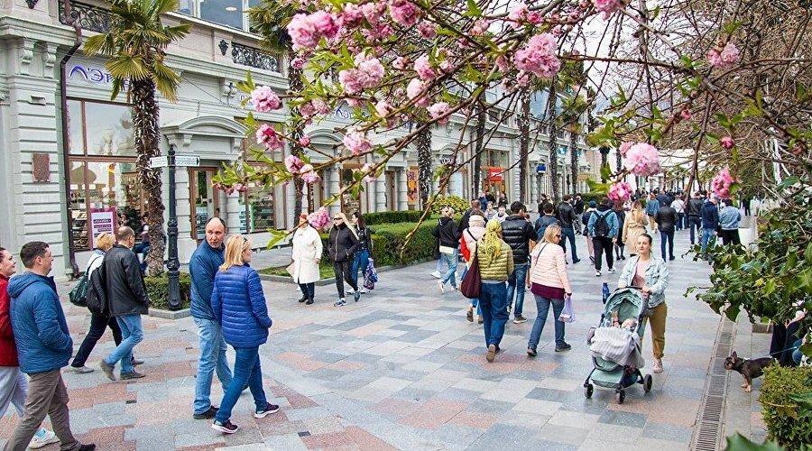 Отдыхающие в Ялте / Фото: Андрей Бурдейный
