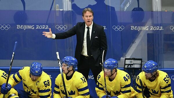    Главный тренер сборной Швеции по хоккею Юхан Гарпенлёв© REUTERS / ANNEGRET HILSE
