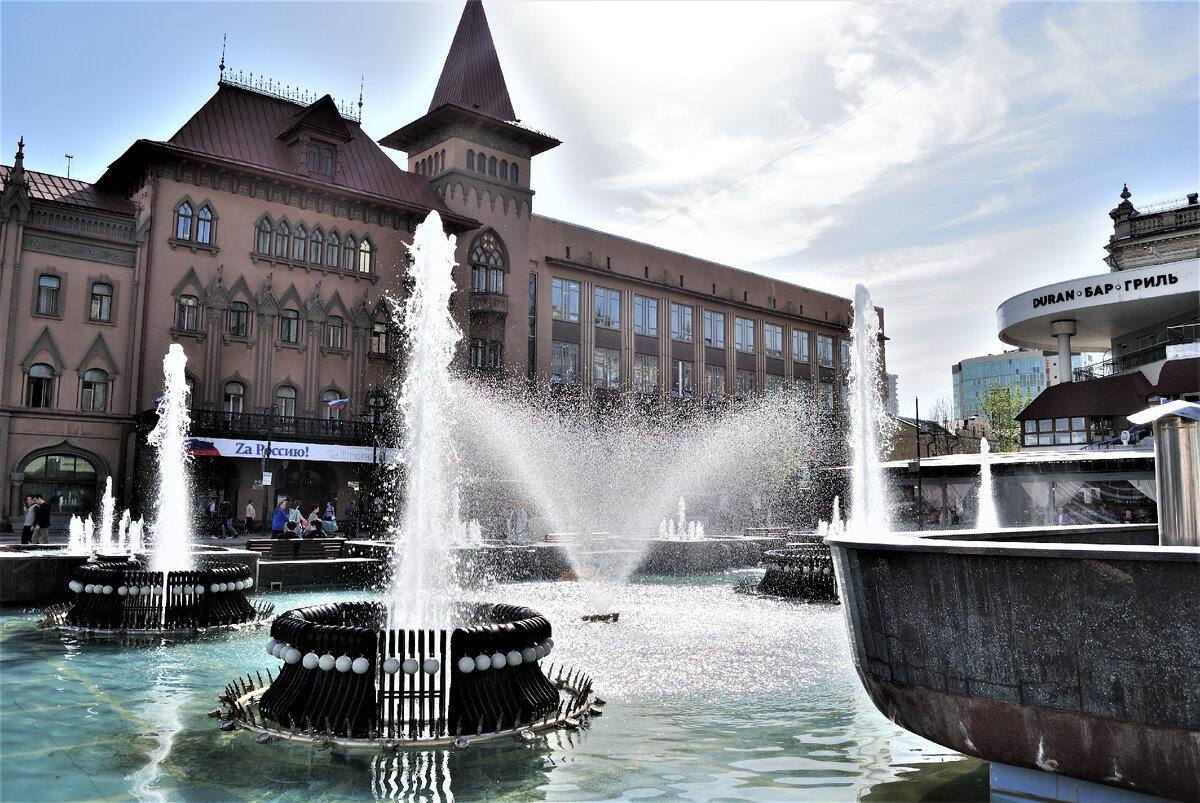 27.04.2022 г. Светомузыкальный фонтан "Мелодия" после реконструкции летом 2020 года  был запущен  