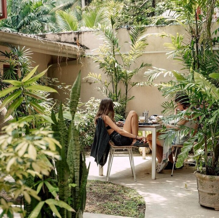 Зелёный двор кафе Skinny tom's 