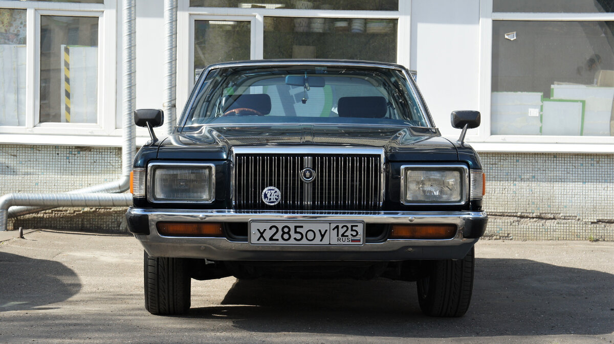 Toyota Crown coupe (1983).