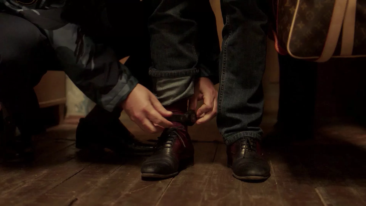 Человек находится под домашним арестом. Как отпускают под домашний арест. Ева михайловна меркачёва. Марина овсянникова арест. Человек находится под домашним арестом.