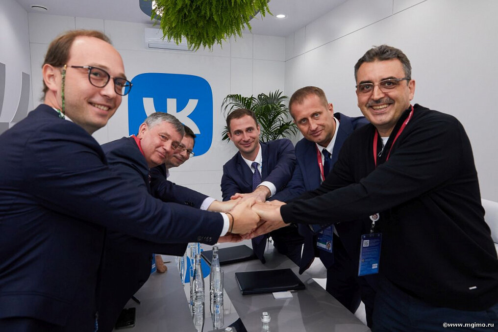 Ректоры вузов на подписании меморандума. Источник: mgimo.ru
