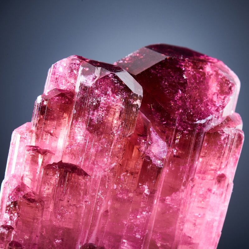 На фото: Рубеллит