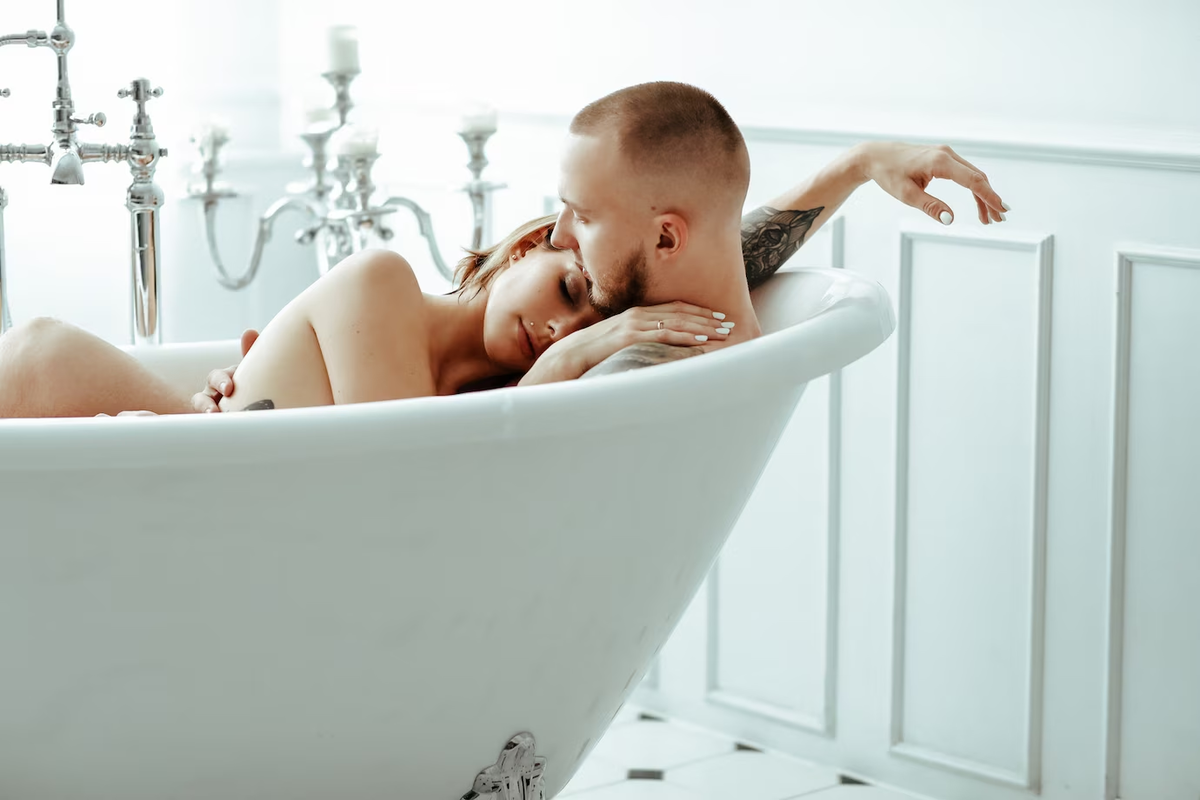 Жена сосет мужу в ванной: 3000 лучших видео
