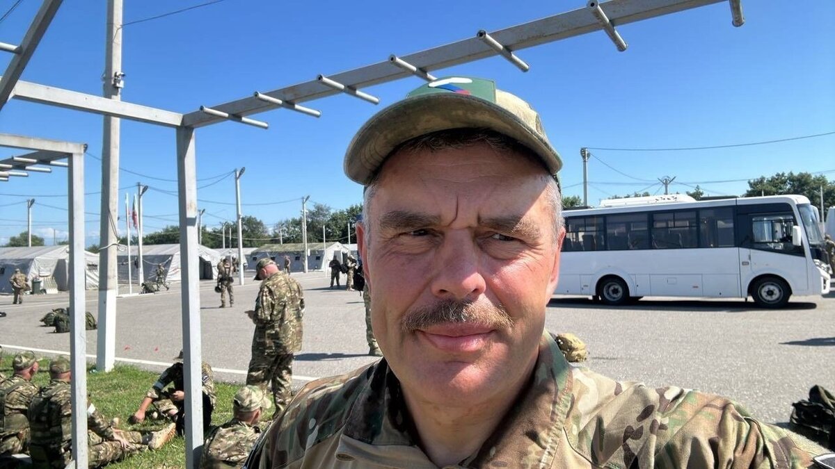     В зону СВО прибыла фура с техникой из Карелии, видео опубликовал на своей странице Владимир Любарский.