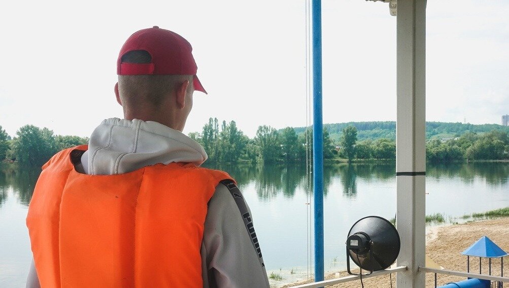     Катамаран с людьми и собакой перевернулся сегодня днём на озере Кашкадан. На выручку потерпевшим пришли спасатели.