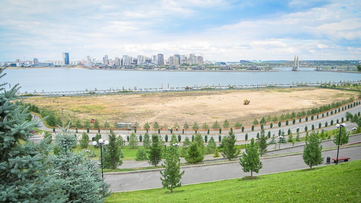     В Казани на Кремлевской набережной собираются построить детский парк отдыха на пустыре. Об этом сообщила пресс-служба Казанского Кремля.