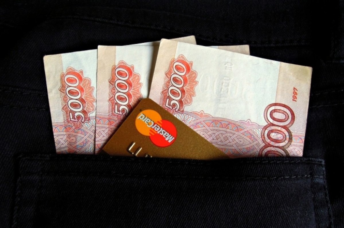    В Ярославле девушка украла из квартиры 85-летнего пенсионера 100 тысяч