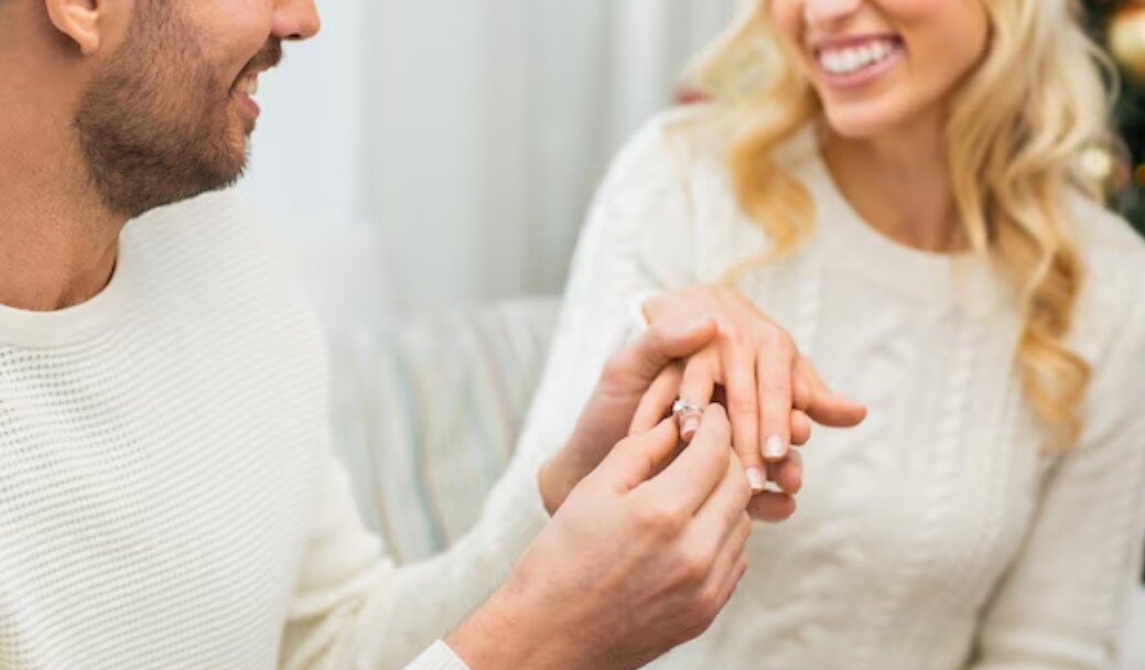 Я никогда не мечтала выйти замуж. Мама всегда говорила: "Учись хорошо, поступи в институт, получи достойную профессию. А муж сам найдётся". Я так и сделала.-2