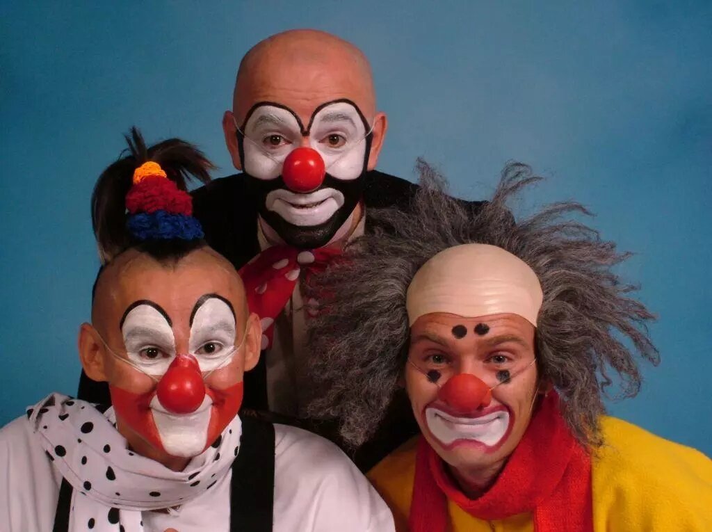 There three clowns at the. Смешной клоун. Два клоуна. Три клоуна.