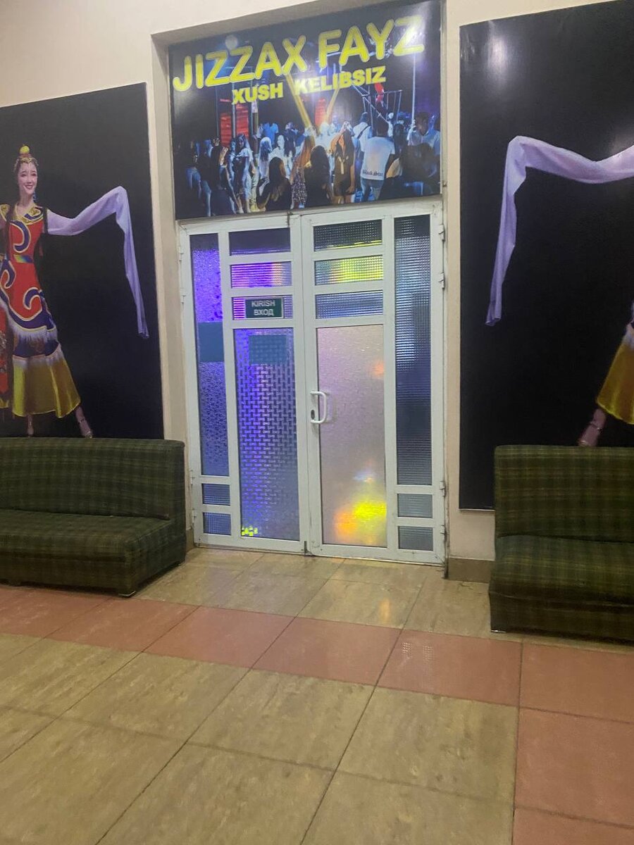 Вход в зал на 2 этаже