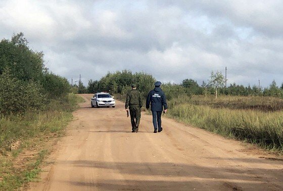    Сотрудники полиции в селе Куженкино Бологовского района Тверской области