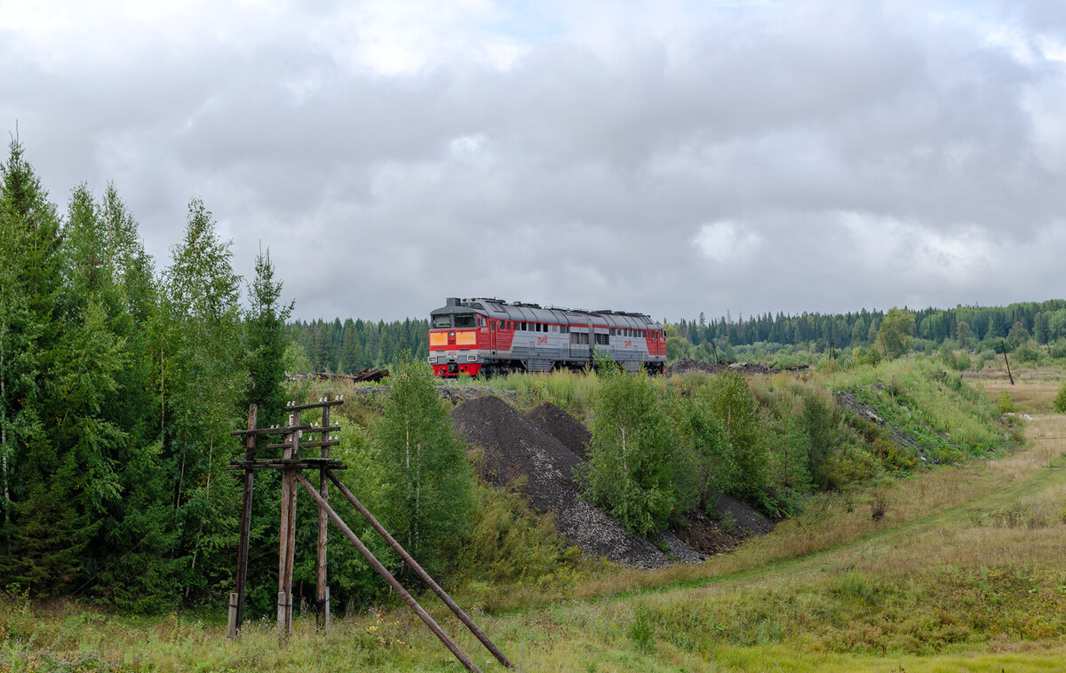 2ТЭ116-1634 (ТЧЭ-7 Войновка) стоит в тупике от депо (ТЧП-76)