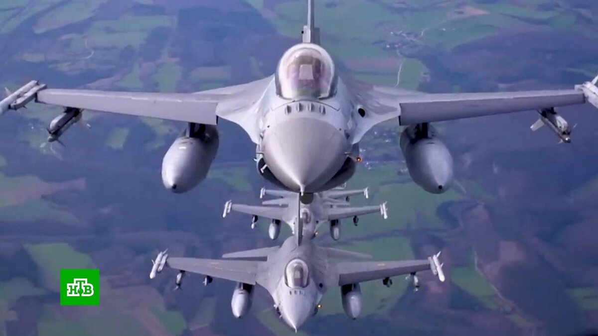    Зеленскому в Дании дали посидеть в кресле    F-16