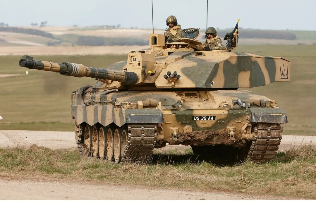 Основной боевой танк сухопутных войск Великобритании. Танки Челленджер 2 применялись при ведении боевых действий в Косово и Ираке.