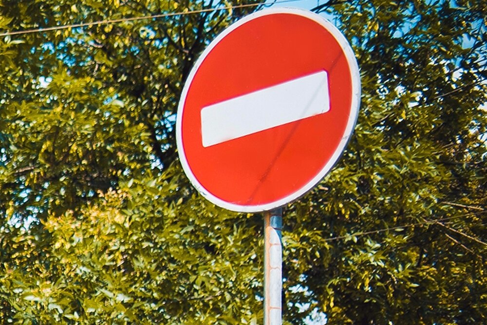 Ограничения против ковида в питере отменили. Ограничение движения. Коронавирусные ограничения в москве. Подставные фирмы. Трасса гололед сегодня.