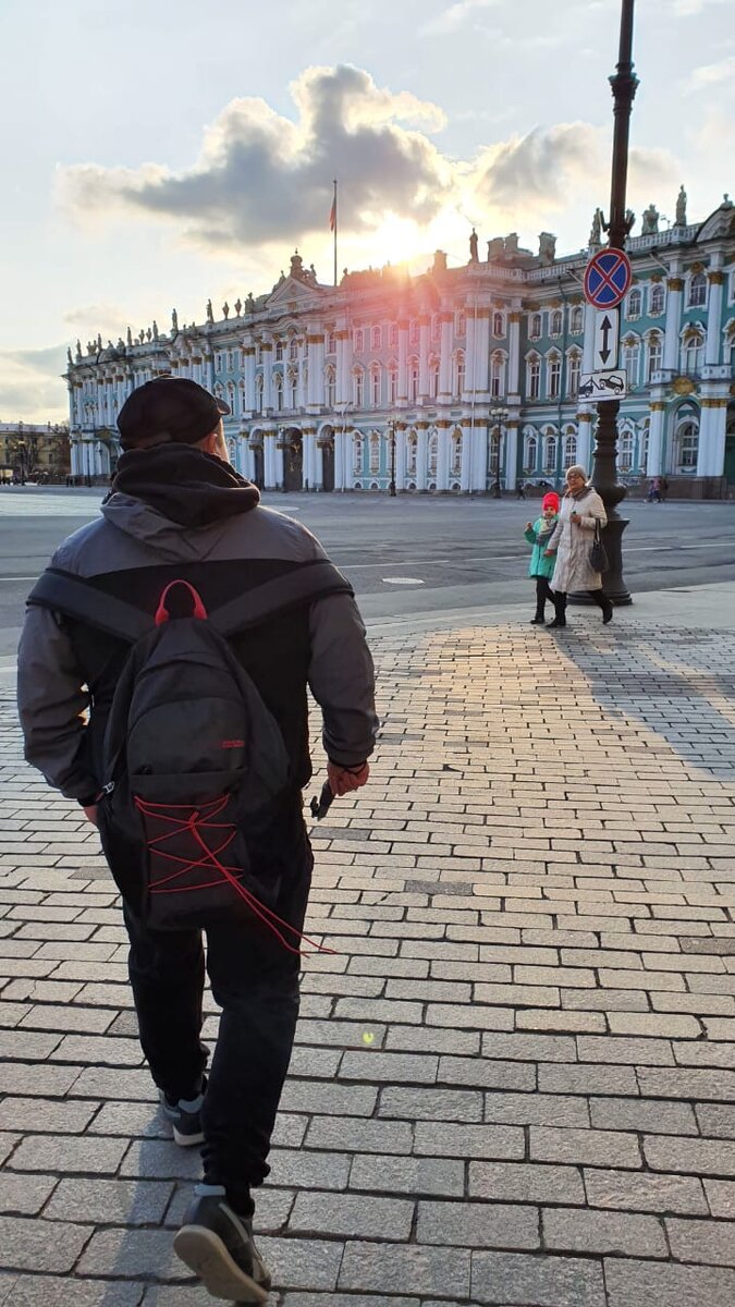 Фото из личного архива(Дворцовая площадь и закат)