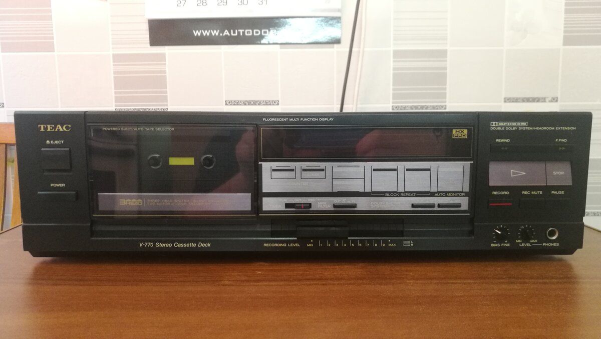 Кассетная дека TEAC V-770. 